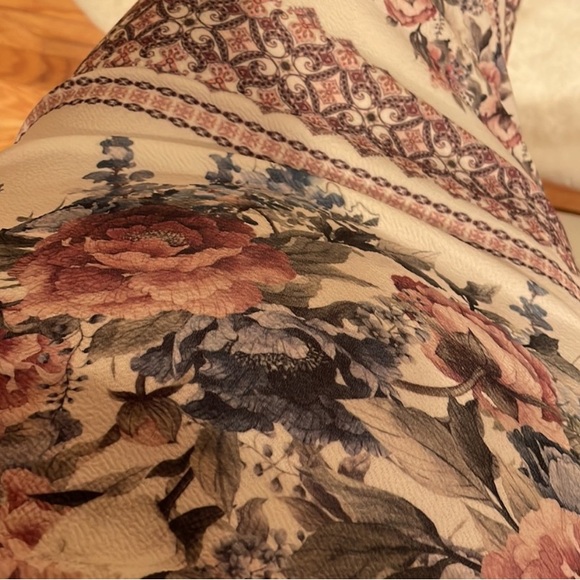 Floral Patterned Skirt - Picture 9 of 9
